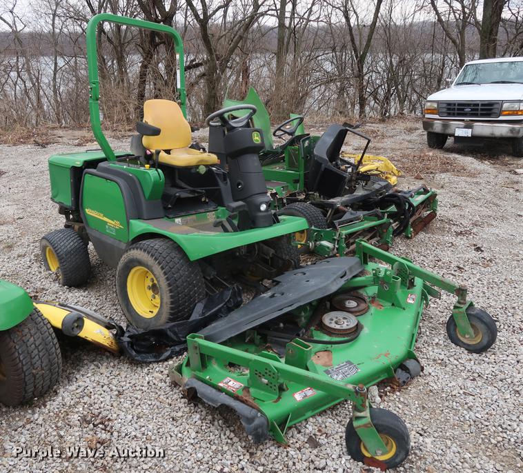 image for item EP9264 (4) John Deere lawn mowers