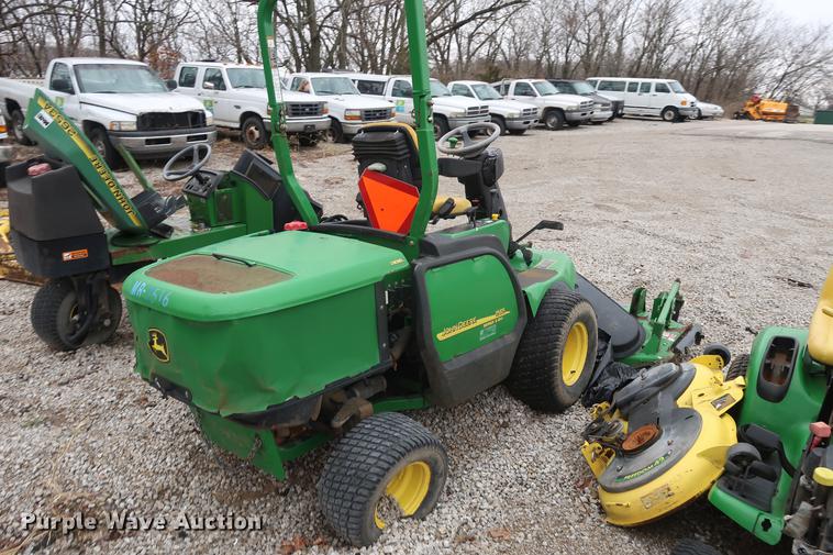 image for item EP9264 (4) John Deere lawn mowers