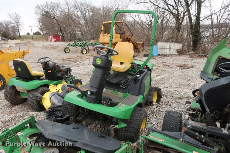 image for item EP9264 (4) John Deere lawn mowers