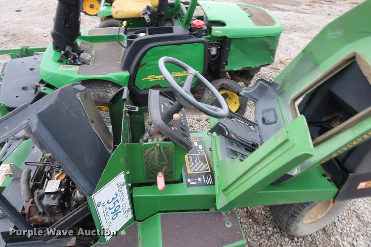 image for item EP9264 (4) John Deere lawn mowers