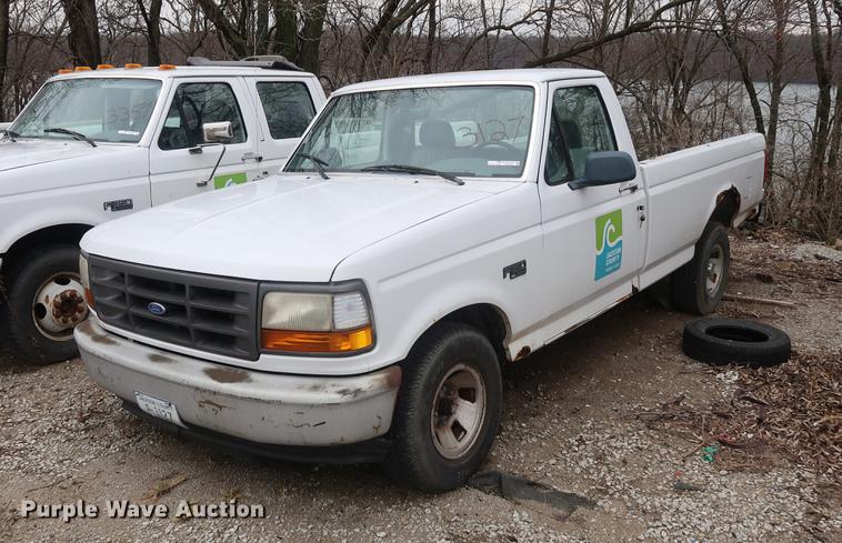 image for item EP9268 1995 Ford F150 pickup truck