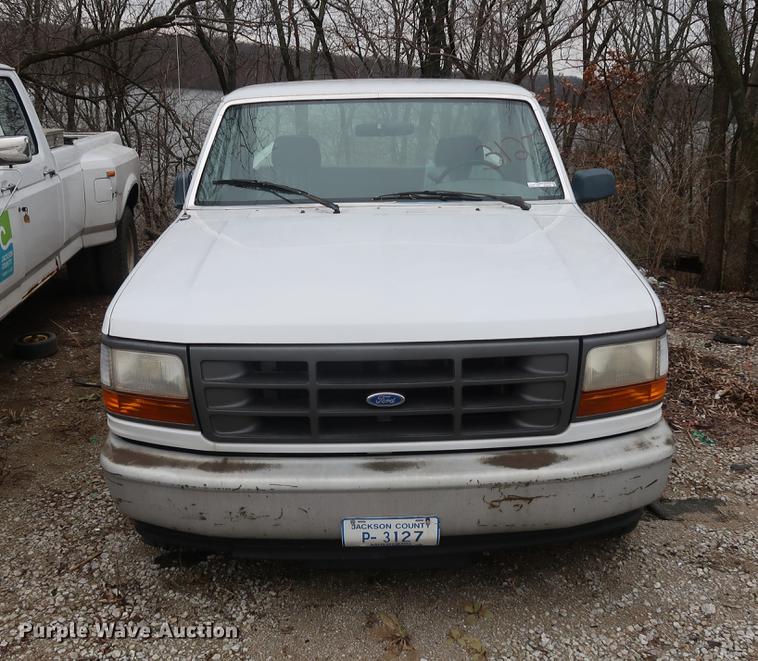 image for item EP9268 1995 Ford F150 pickup truck