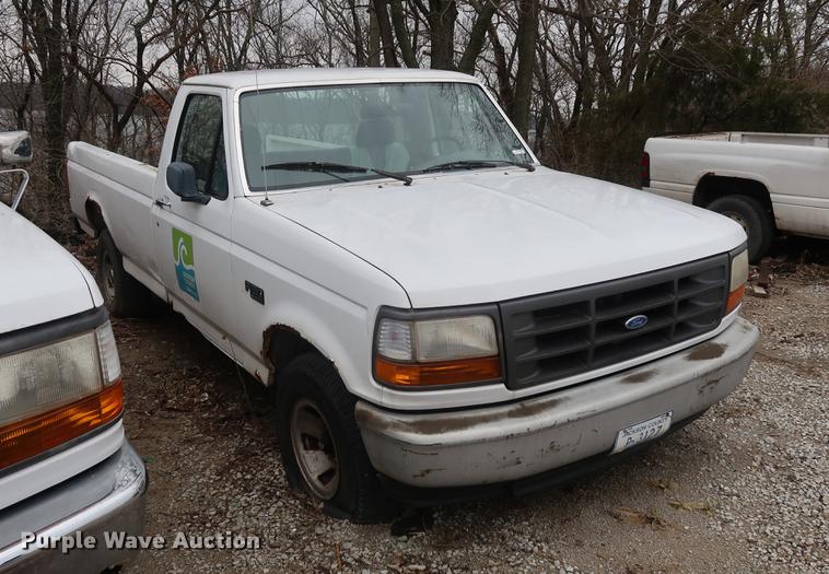image for item EP9268 1995 Ford F150 pickup truck