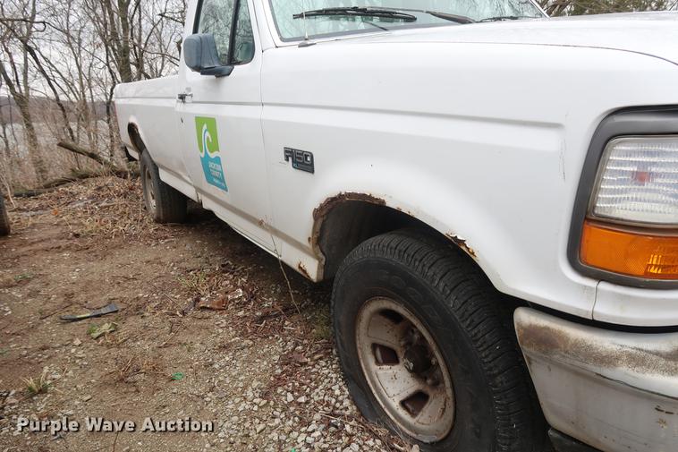 image for item EP9268 1995 Ford F150 pickup truck
