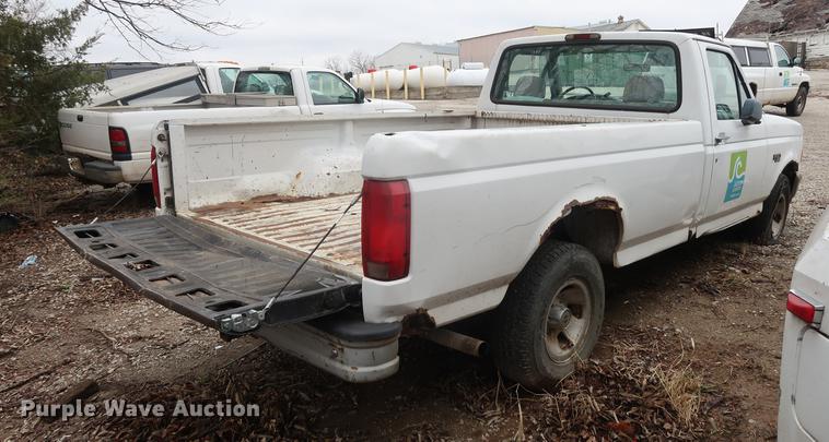 image for item EP9268 1995 Ford F150 pickup truck
