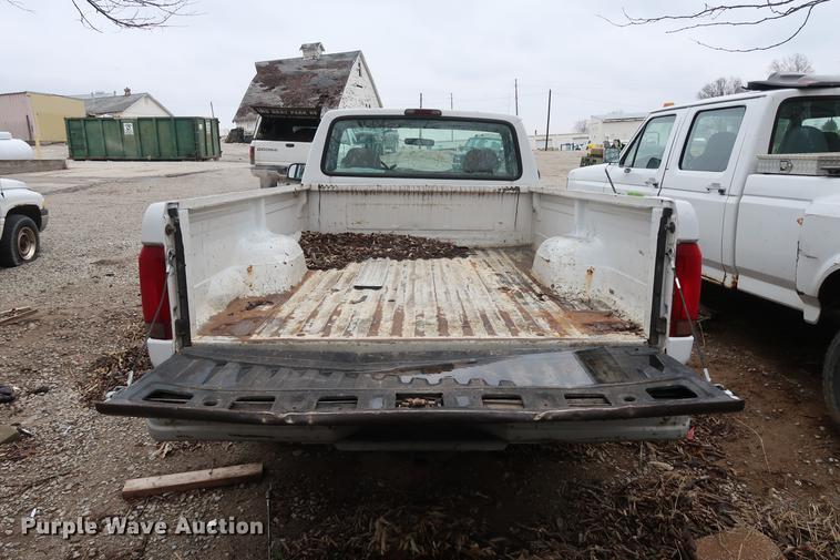 image for item EP9268 1995 Ford F150 pickup truck