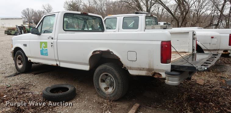 image for item EP9268 1995 Ford F150 pickup truck
