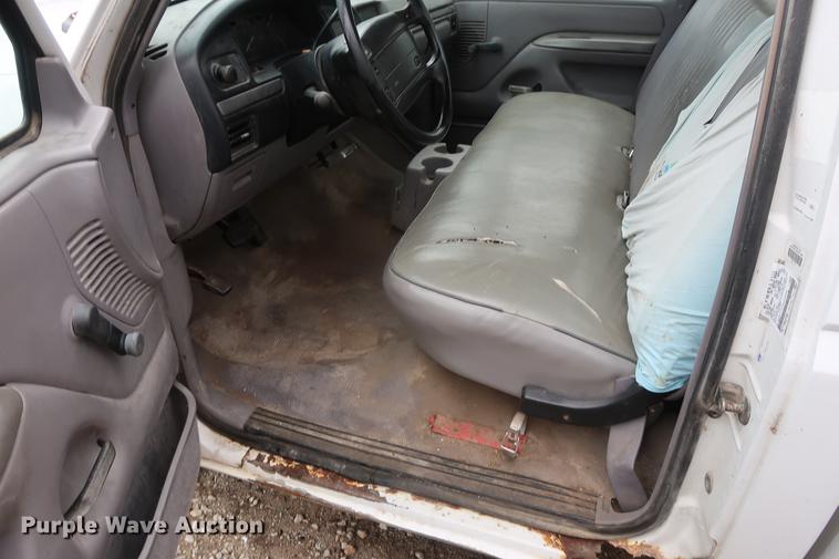 image for item EP9268 1995 Ford F150 pickup truck