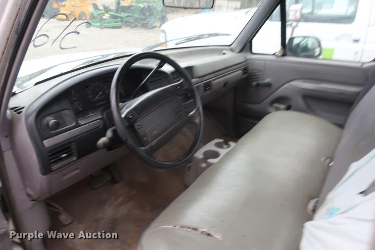 image for item EP9268 1995 Ford F150 pickup truck