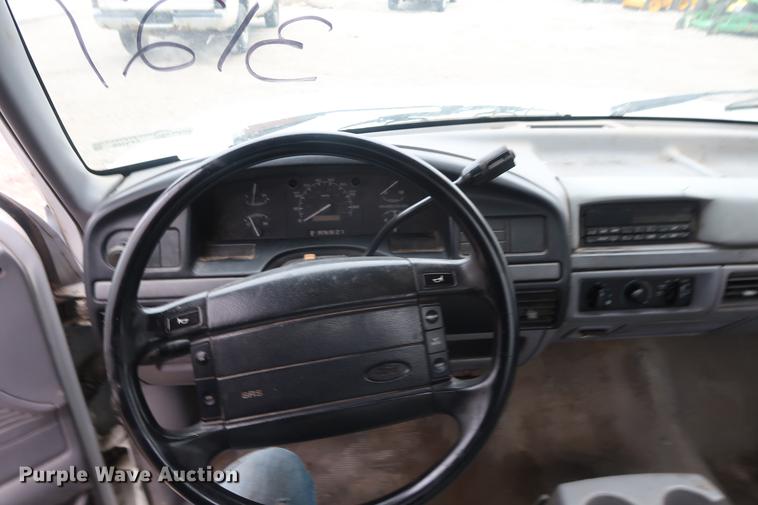 image for item EP9268 1995 Ford F150 pickup truck