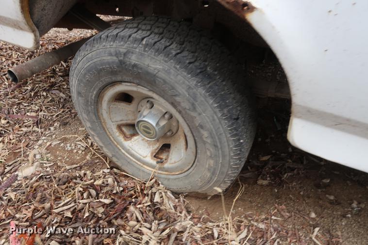 image for item EP9268 1995 Ford F150 pickup truck