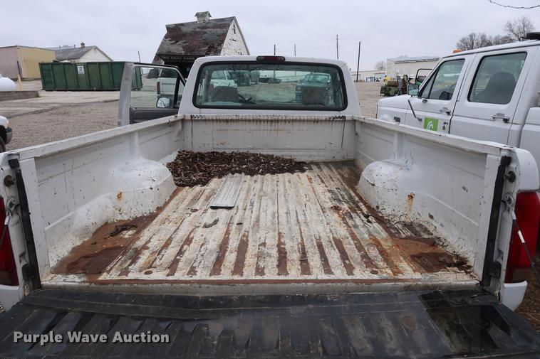 image for item EP9268 1995 Ford F150 pickup truck