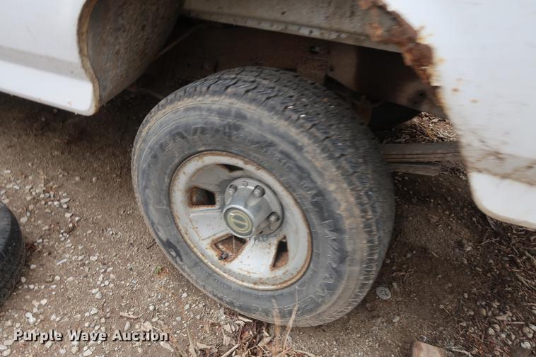 image for item EP9268 1995 Ford F150 pickup truck