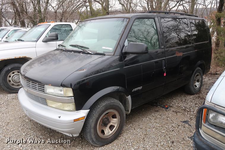 image for item EP9272 2002 Chevrolet Astro van