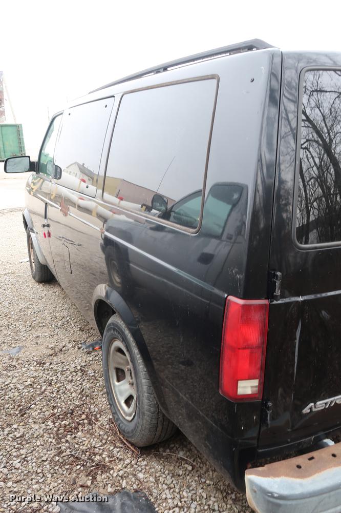 image for item EP9272 2002 Chevrolet Astro van