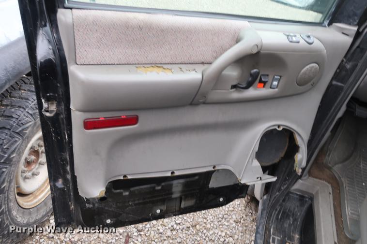 image for item EP9272 2002 Chevrolet Astro van