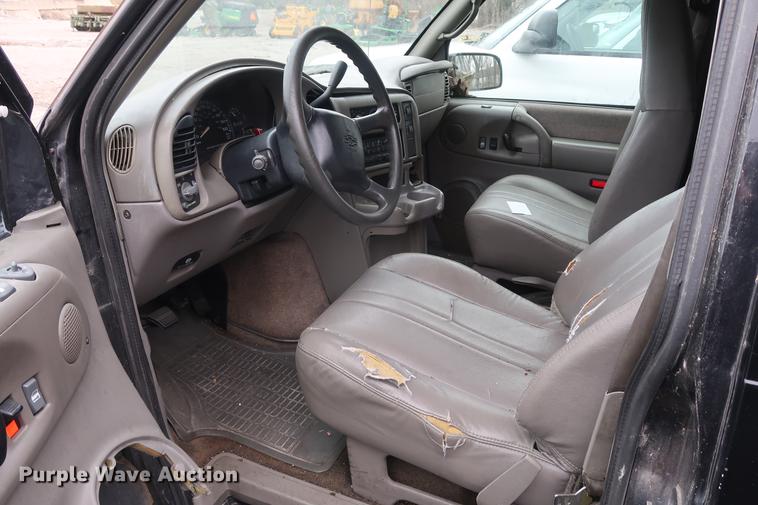 image for item EP9272 2002 Chevrolet Astro van