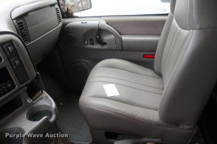 image for item EP9272 2002 Chevrolet Astro van