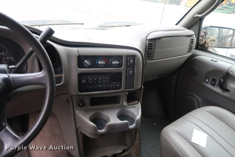 image for item EP9272 2002 Chevrolet Astro van