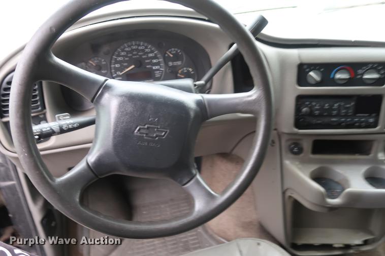 image for item EP9272 2002 Chevrolet Astro van