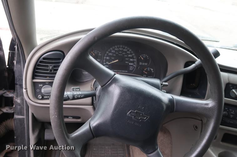 image for item EP9272 2002 Chevrolet Astro van