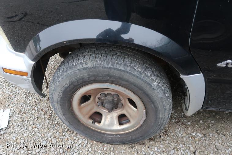 image for item EP9272 2002 Chevrolet Astro van