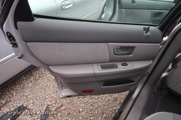 image for item EP9275 2000 Ford Taurus SE