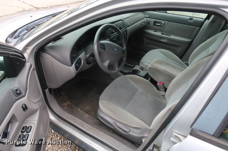 image for item EP9275 2000 Ford Taurus SE