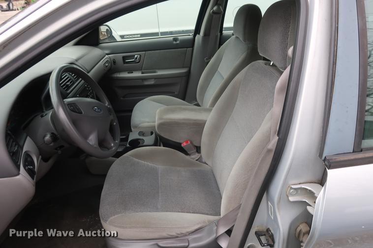 image for item EP9275 2000 Ford Taurus SE