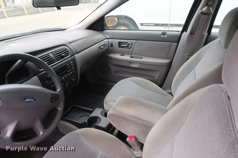 image for item EP9275 2000 Ford Taurus SE