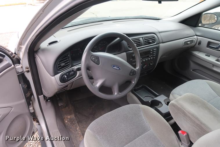 image for item EP9275 2000 Ford Taurus SE