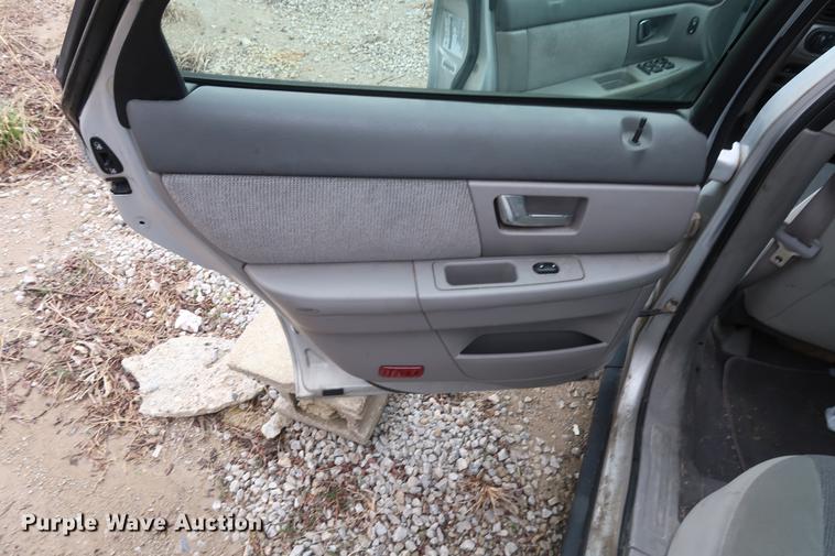 image for item EP9276 2000 Ford Taurus SE