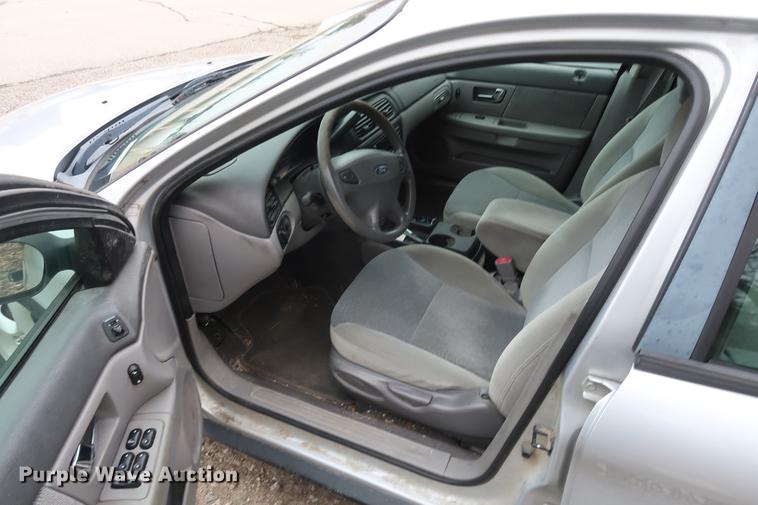 image for item EP9276 2000 Ford Taurus SE