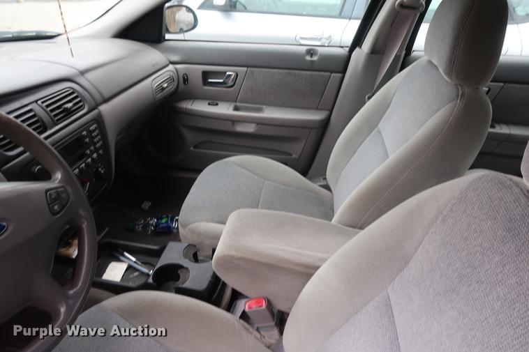 image for item EP9276 2000 Ford Taurus SE