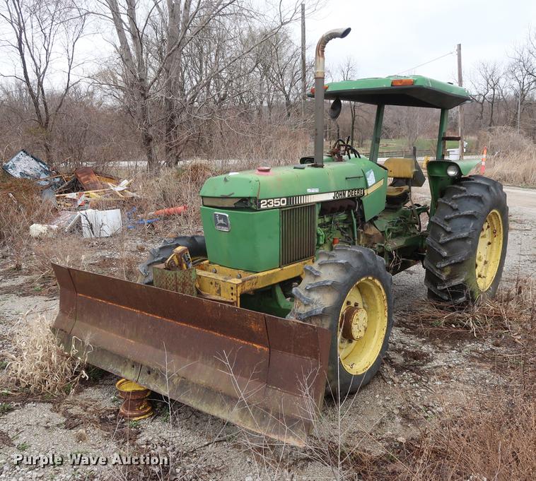 image for item EP9283 John Deere 2350 MFWD tractor