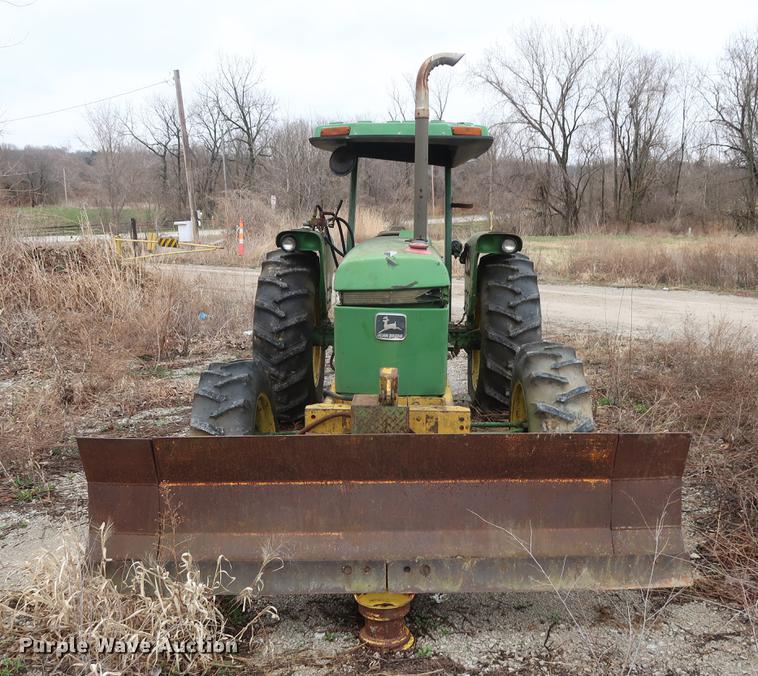 image for item EP9283 John Deere 2350 MFWD tractor