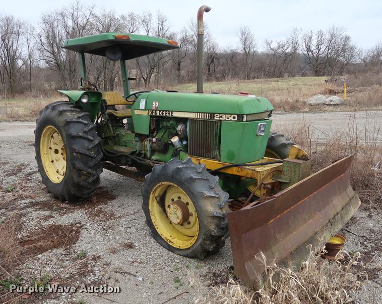 image for item EP9283 John Deere 2350 MFWD tractor