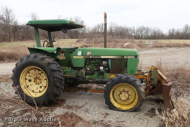 image for item EP9283 John Deere 2350 MFWD tractor