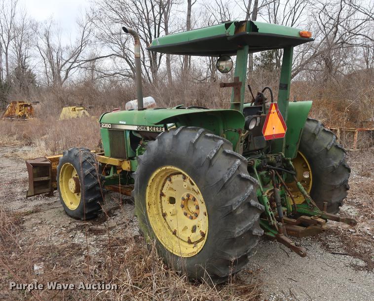 image for item EP9283 John Deere 2350 MFWD tractor