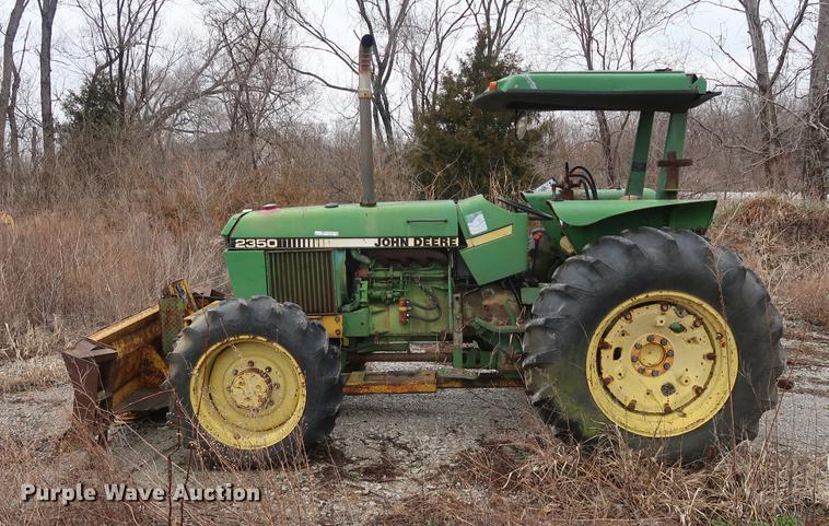 image for item EP9283 John Deere 2350 MFWD tractor