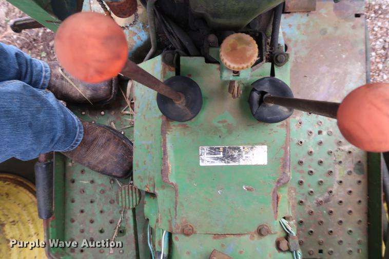 image for item EP9283 John Deere 2350 MFWD tractor