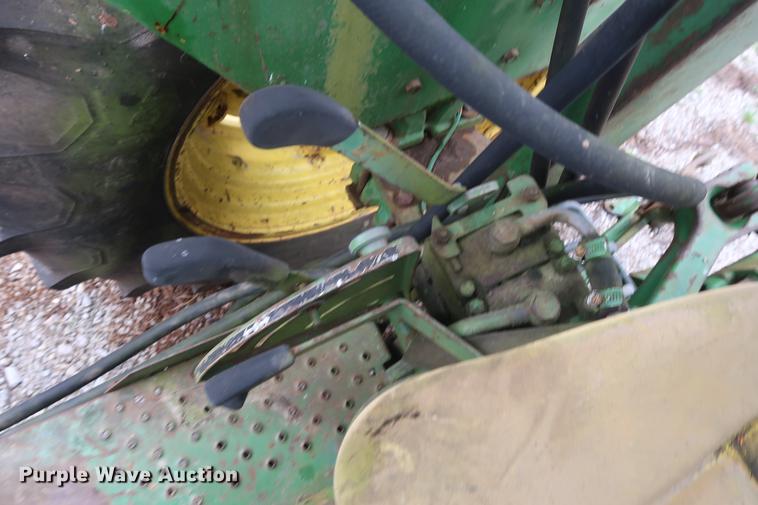 image for item EP9283 John Deere 2350 MFWD tractor