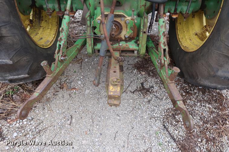 image for item EP9283 John Deere 2350 MFWD tractor