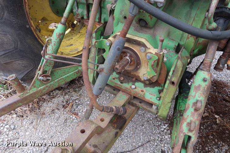 image for item EP9283 John Deere 2350 MFWD tractor