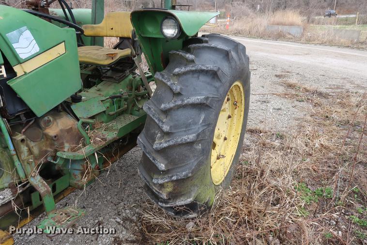 image for item EP9283 John Deere 2350 MFWD tractor