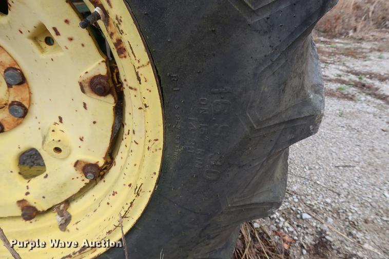 image for item EP9283 John Deere 2350 MFWD tractor