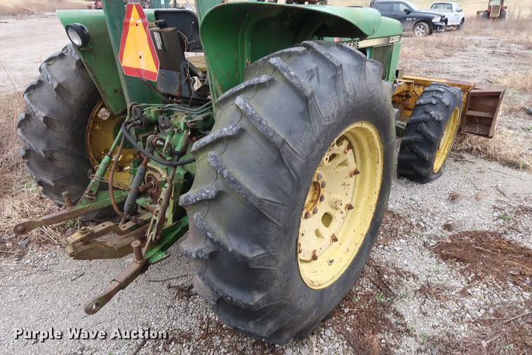 image for item EP9283 John Deere 2350 MFWD tractor