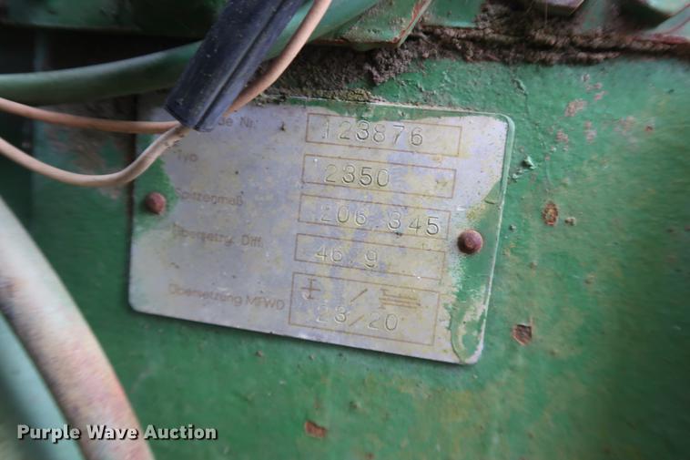 image for item EP9283 John Deere 2350 MFWD tractor