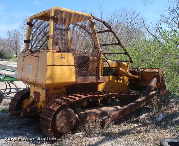 image for item EP9318 1977 John Deere 750 dozer