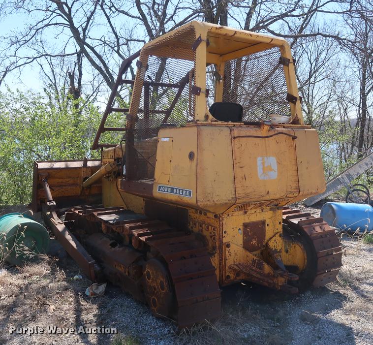 image for item EP9318 1977 John Deere 750 dozer